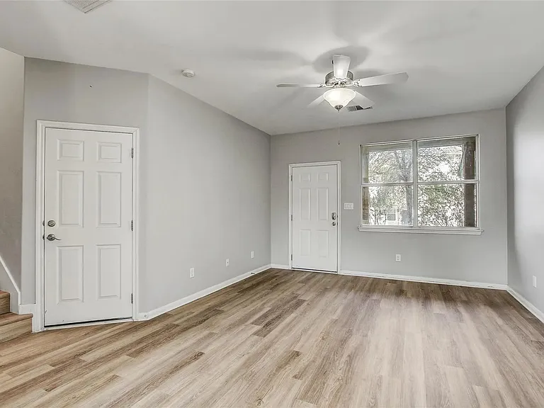 512 Eberhart Ln #1207 — Photo 4