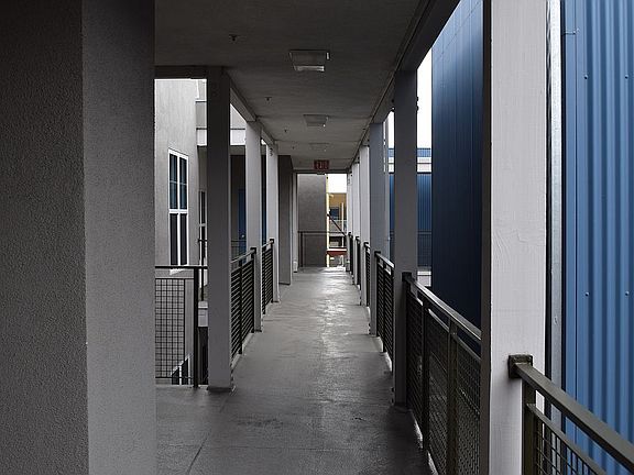 5th image of 1121 40th St Suite 3405