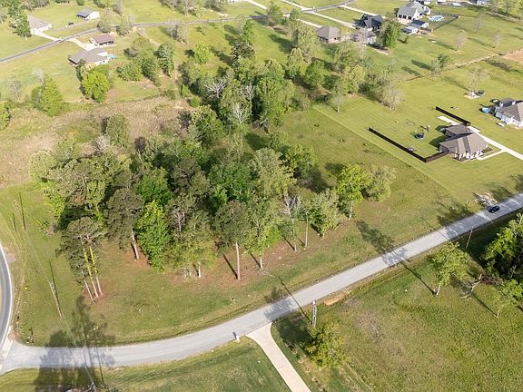 3rd image of 105 Lecoude Rd