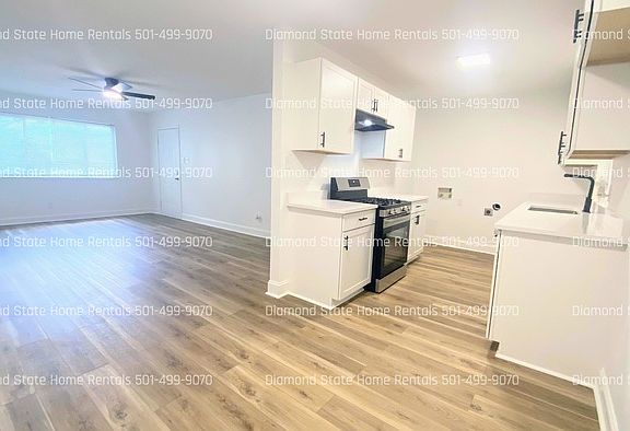 3rd image of 428 N Oak St