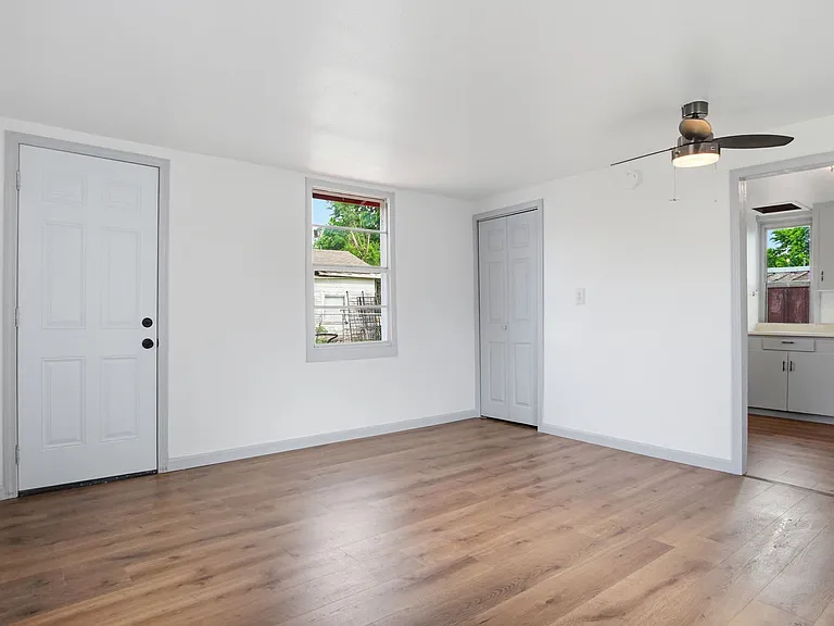 2228 SW Grand Blvd #B — Photo 4