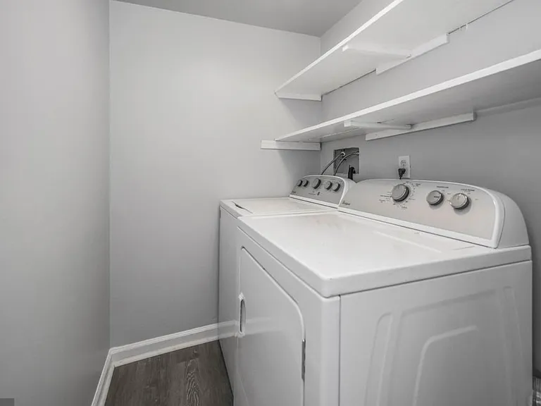712 Olde Greenwich Cir — Photo 5