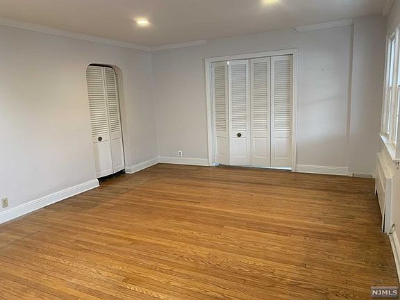 5th image of 18 Canterbury Ave #1