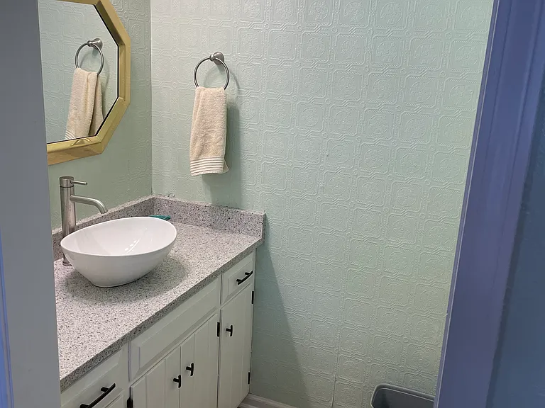 2110 Midlake Dr — Photo 15