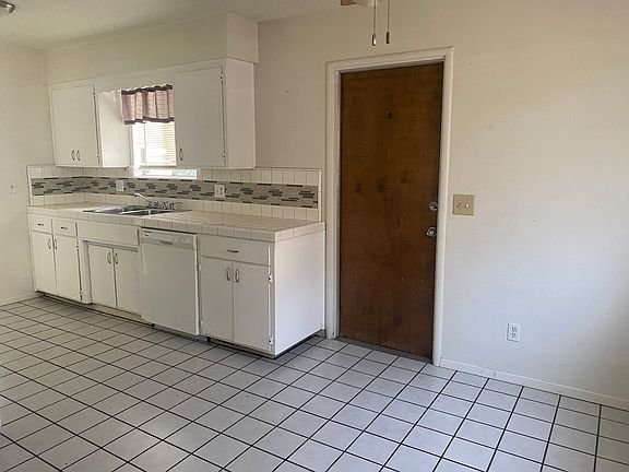 4th image of 3025 W Russell Ave