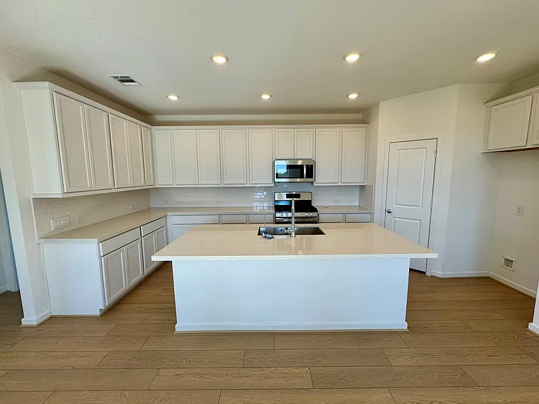 9743 Lucky Knot Ln — Photo 13