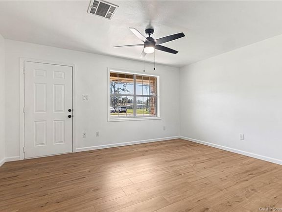 3rd image of 144 Gateway Dr