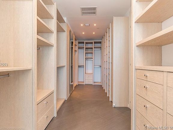 2nd image of 200 Biscayne Blvd Unit 5204
