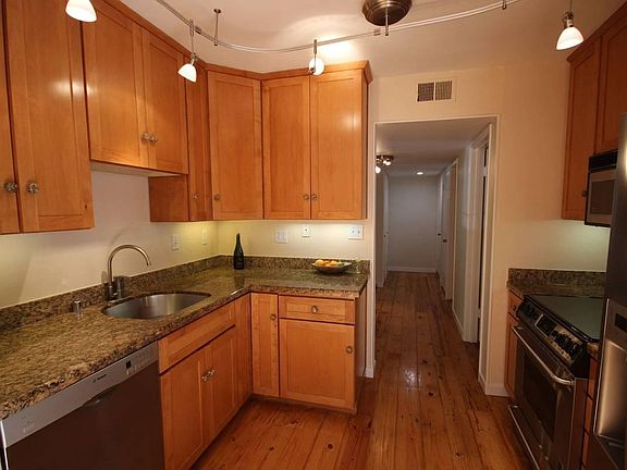 4th image of 2121 Laguna St APT 1