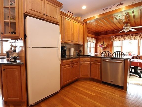 5th image of 40 Basswood Ave