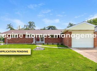 812 Rinzetta Dr, Saint Louis, MO 63129