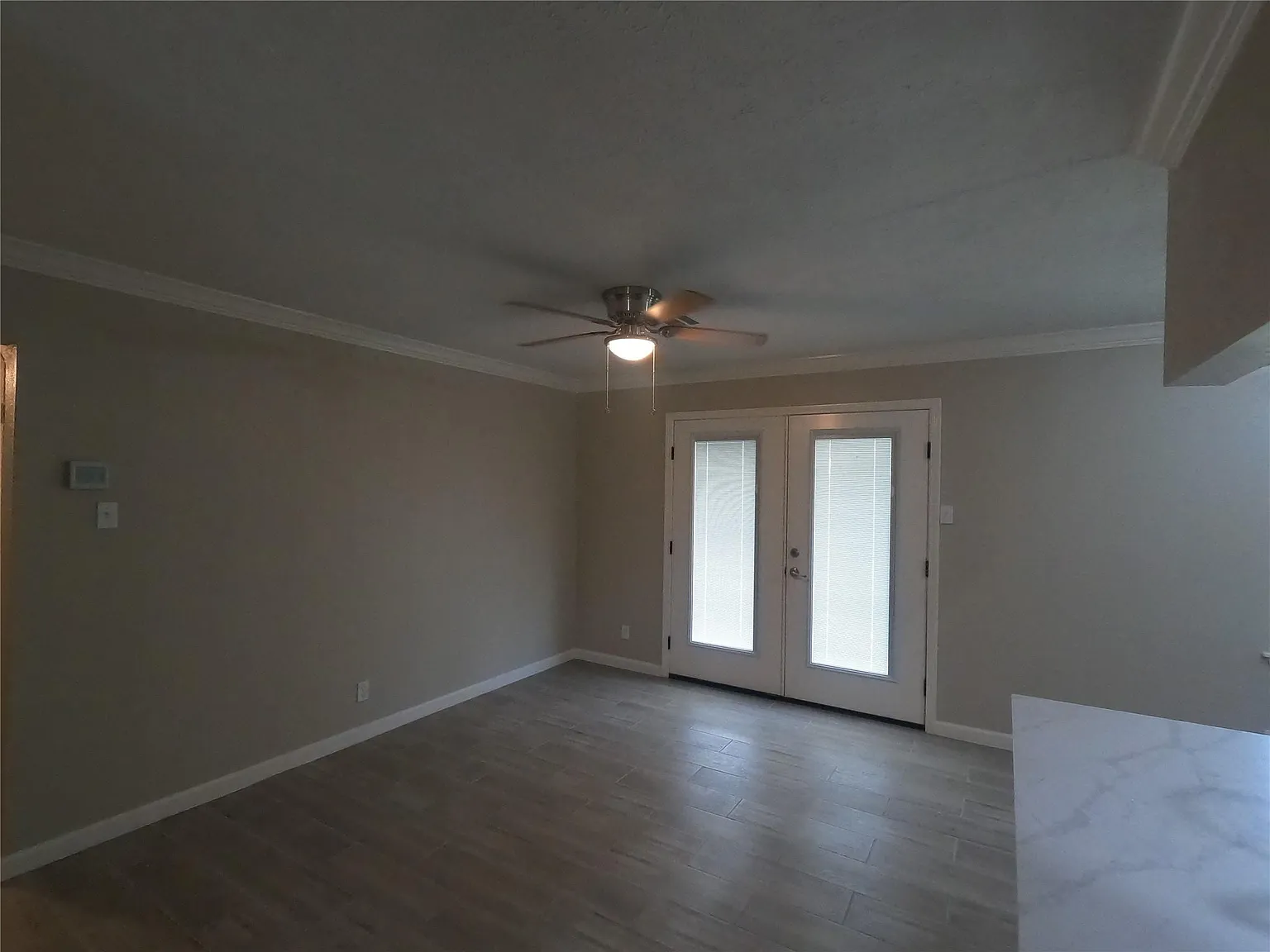 3 bed, 1.0 bath, 1341 sqft, $1,800 — Photo 3