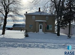 201 W 5th St, White, SD 57276