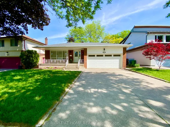 876 Hollowtree Cres, Mississauga, ON L4Y 2V2