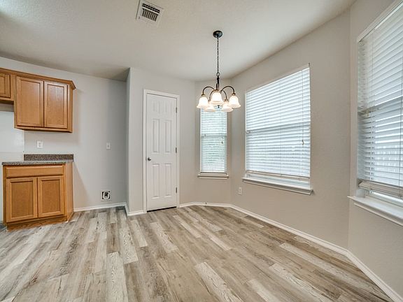 3rd image of 3928 Wensledale Dr