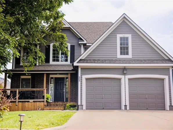 908 Hemlock St, Paola, KS 66071