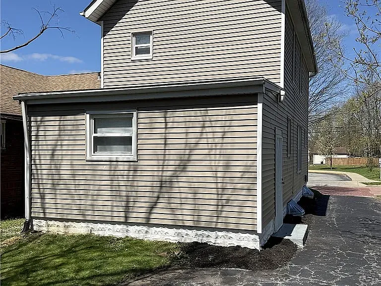 390 Cole Ave — Photo 3