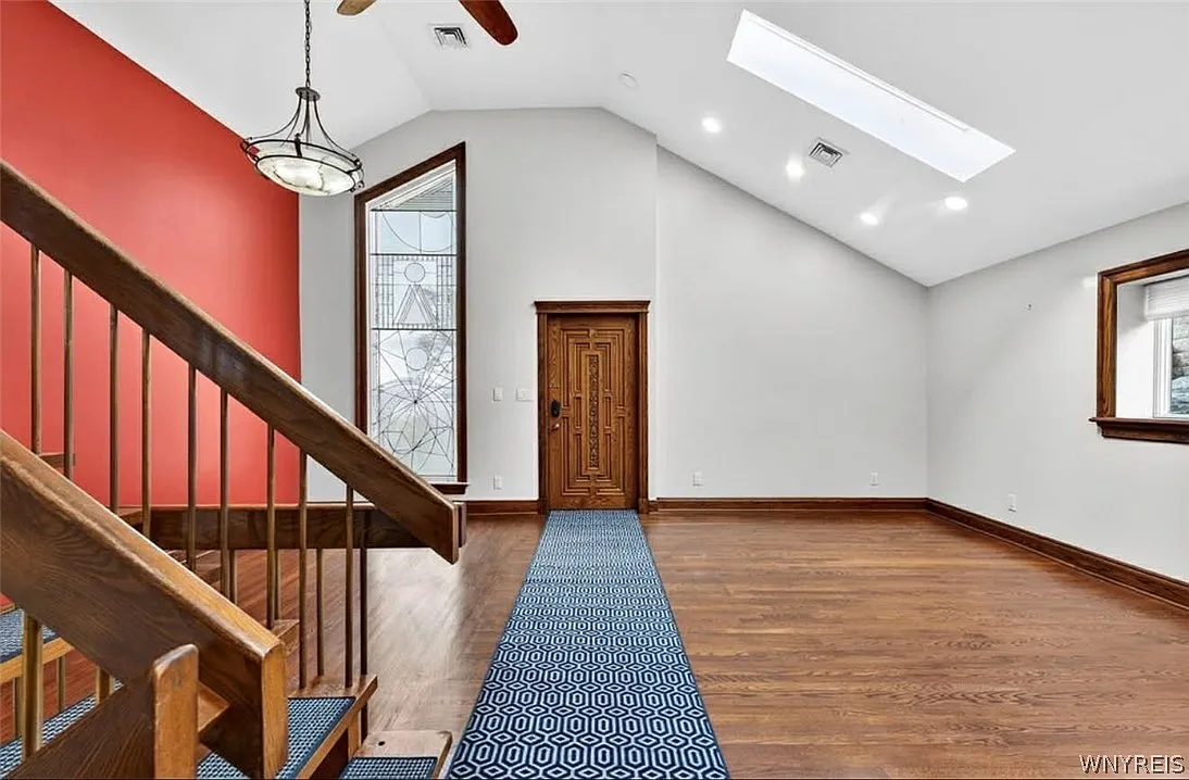 3 bed, 3.0 bath, 3048 sqft, $15,000 — Photo 4