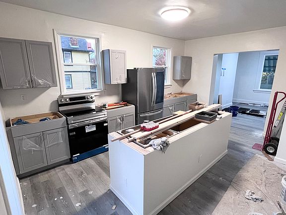 5th image of 2356 W Clifton Ave