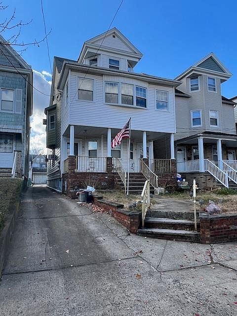 2nd image of 18 E 32nd St