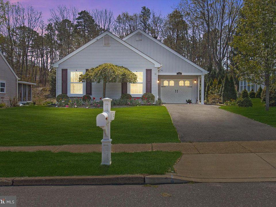 1st image of 32 Buckingham Dr