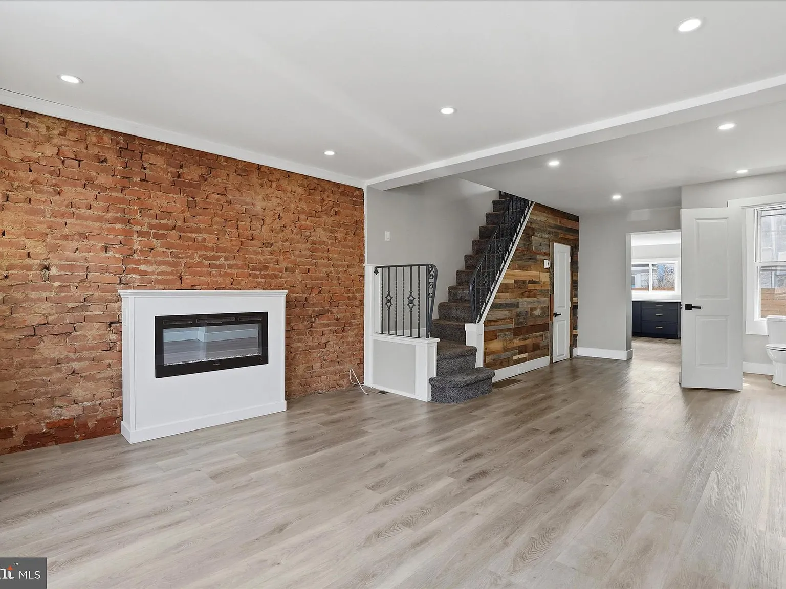 3 bed, 1.5 bath, 1182 sqft, $1,950 — Photo 3