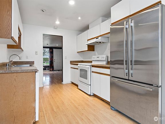 4th image of 6418 157th Street Ct E