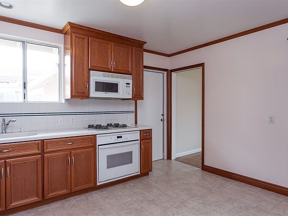 5th image of 209 Southcliff Ave