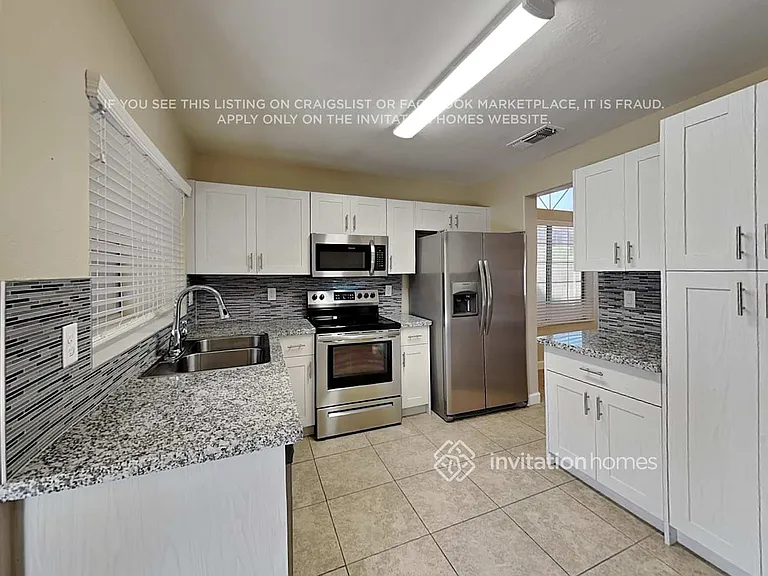 1140 N Leoma Ln — Photo 8