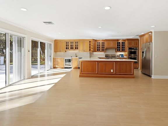 3rd image of 4617 Pebble Bay S