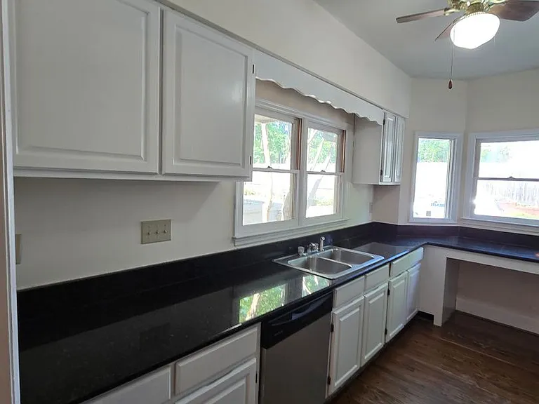 733 Victorian Pl — Photo 4