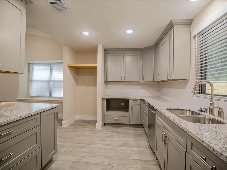 3919 Wintergreen Dr — Photo 5