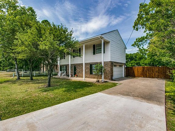 2nd image of 410 Harbor Ln