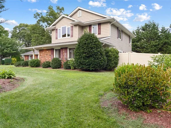 7 Wellsley Lane, Coram, NY 11727