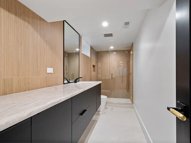 6600 N Kenton Ave — Photo 24