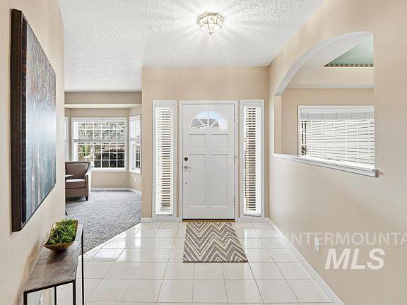 5th image of 950 E Kingsford Dr