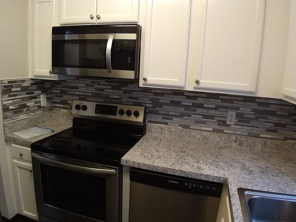 1109 Medfra St APT 6, Anchorage, AK 99501 | Zillow