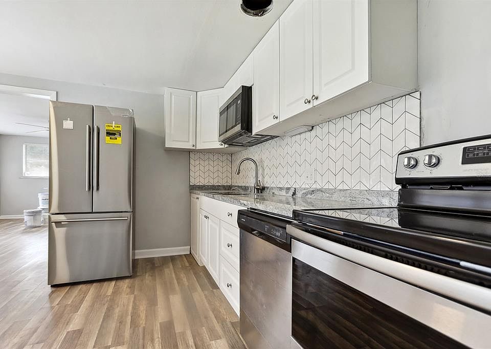 2nd image of 6561 Lexington St