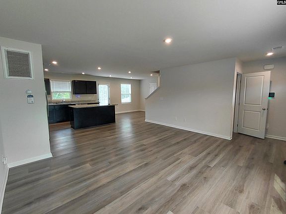 4th image of 329 Saskatoon Dr