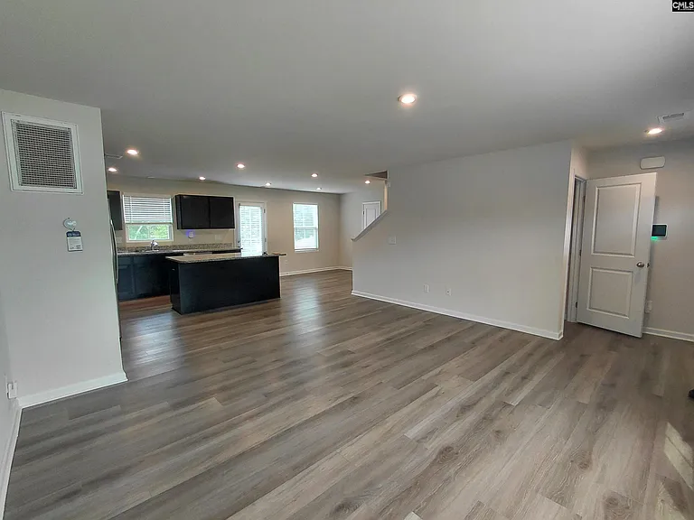 329 Saskatoon Dr — Photo 4
