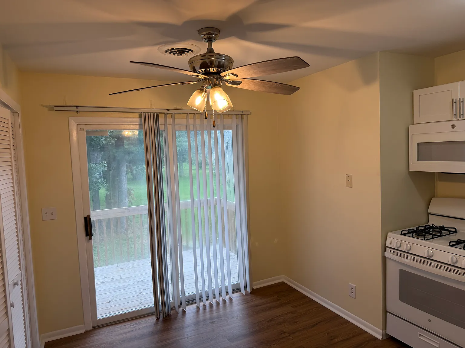 2 bed, 960 sqft, $1,400 — Photo 3
