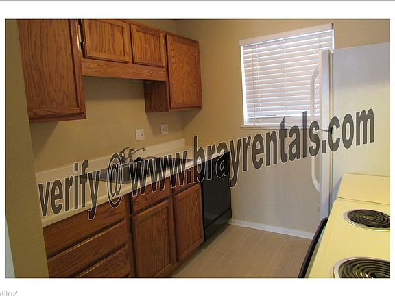 3146 Lakeside Dr. #304 kitchen sink
