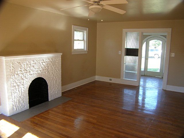 2nd image of 1211 Bawcom St