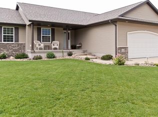 450 Driftwood Ln, Fairfax, IA 52228