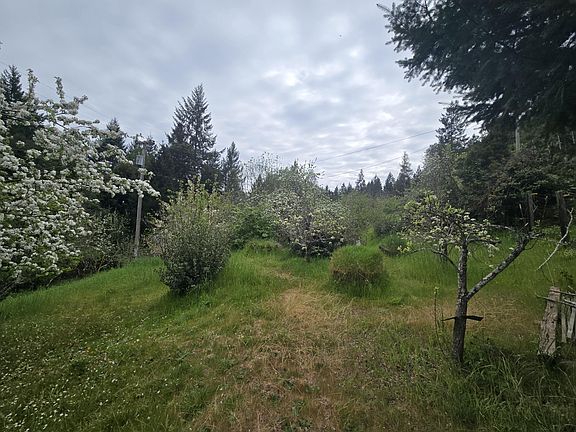 3rd image of 330 Colony Rd
