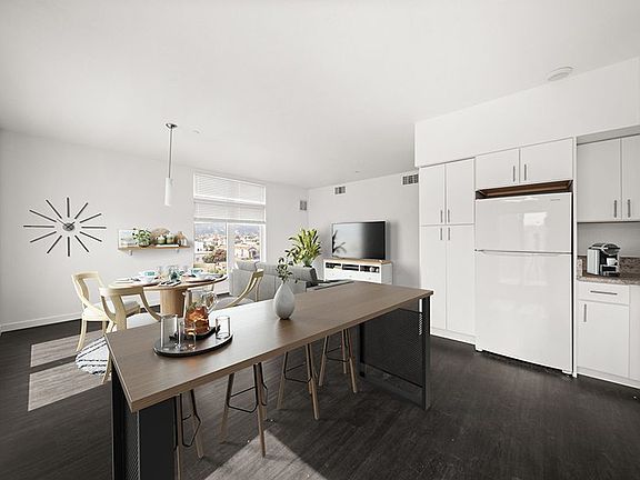 3rd image of 418 Linden Ave #4252362