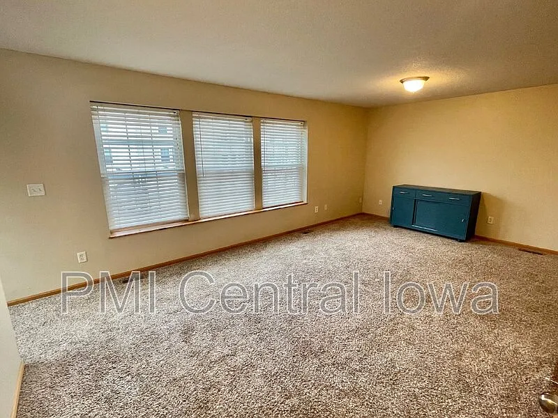 2 bed, 1.5 bath, 1056 sqft, $1,490 — Photo 3