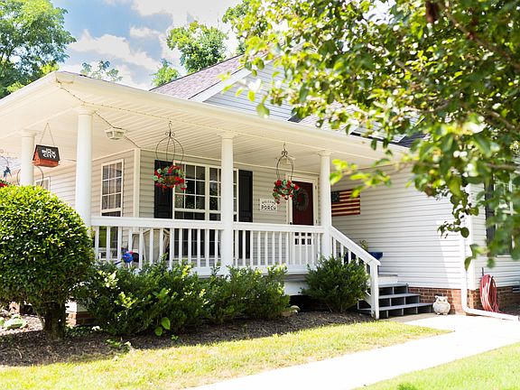 3rd image of 614 Ashley Oaks Dr