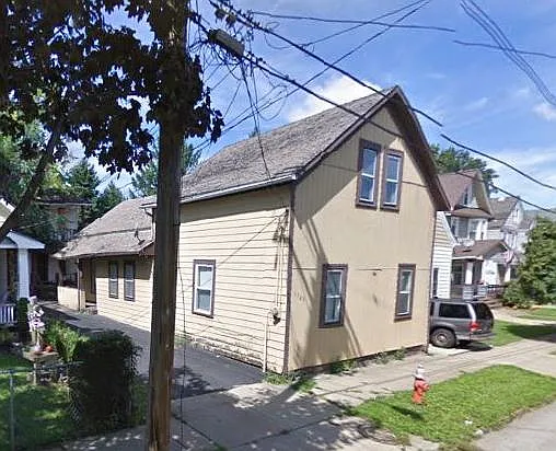 3728 E 65th St photo 1