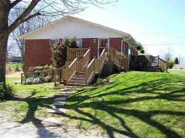 504 Natchez Trace Dr, Lexington, TN 38351